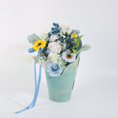 Boeket– Blauwe en Witte Rozen met Zonnebloem met Geur - LA ROSELLE AMSTERDAM