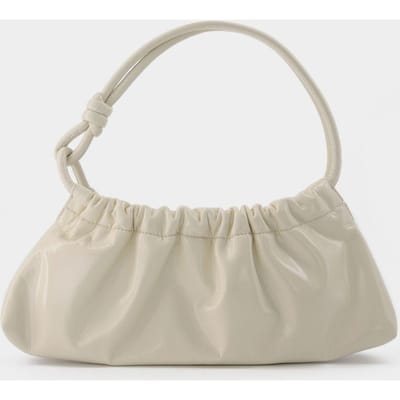 Valerie tas in crème lakleer