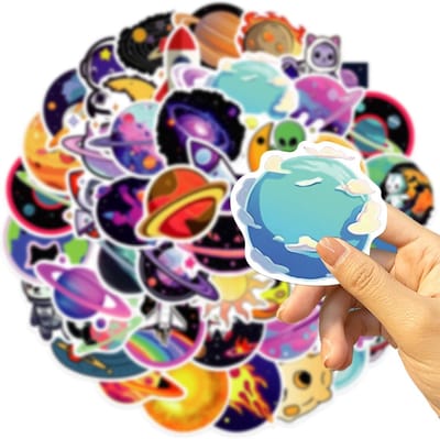 50 Stuks Stickers van Universum Planeten voor Laptop, Skateboard, Fiets en Meer - Waterdichte Cartoon Ruimte Stickers voor Jongeren en Volwassenen
