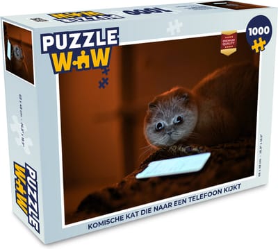 Puzzel Komische kat die naar een telefoon kijkt - Legpuzzel - Puzzel 1000 stukjes volwassenen