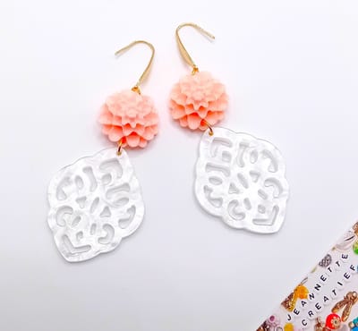 Jeannette-Creatief® - Resin - Barok Ruit Roze Bloem - Earrings with Flowers - Dahlia - Oorbellen met Dahlia - Resin Oorbellen - Oorbellen Dames - Oorbellen Wit - Oorbellen - Statement Oorbellen - Valentijn