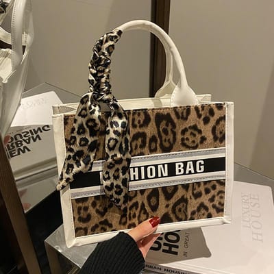 Nieuwe Mode Trendy Tassen  Handtassen met Grote Capaciteit  Shoppen  Reizen  Schoudertassen  Vierkante Tassen  Dames Tassen beige