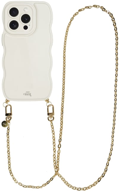 xoxo Wildhearts Glossy Wavy Cord Case Beige - Geschikt voor iPhone 13 Pro - Dreamy - Lang koord - Glimmend telefoonhoesje met golven - Hoesje met koord - Gouden ketting - lang telefoonkoord - Beige / Crème hoesje - Lange variant koord