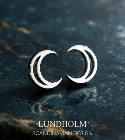 Lundholm Oorknopjes Dames Zilverkleurig Maan - Premium Stainless Steel Jewellery - Silver Plated - Halve Maan Oorbellen (1 cm) - My Cecilia Serie - Luxe Geschenkverpakking