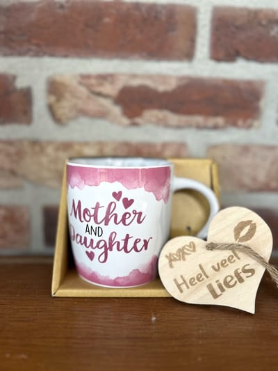 Creaties van hier – Mok Mother and Daughter met houten hartje – porselein – 9 cm – cadeau