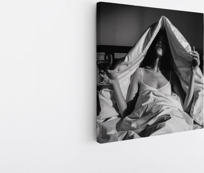 Saammp Canvas Schilderij - Vrouw met sigaret en wijn - 20x20 - Foto op canvas - Wanddecoratie - Muurdecoratie Woonkamer - Slaapkamer decoratie - Canvas Print