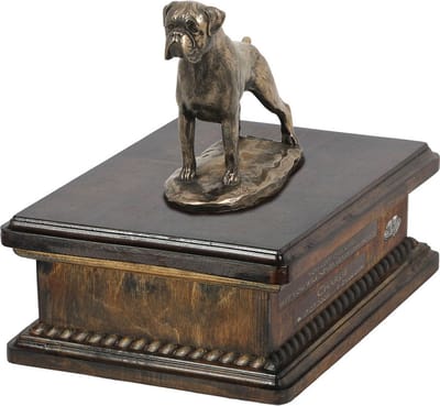 Persoonlijke houten urn voor Duitse Boxer met beeldje en ascontainer