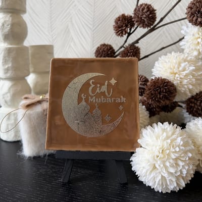Hartjespost | Tegeltje Eid Mubarak, bruin, goud | tegeltjes met tekst | spreuktegel | tegeltjeswijsheden | Cadeau | Ramadan | Ramadan | Eid Decoratie | Eid Mubarak Versiering | Suikerfeest | Eid al-Fitr | Islamitische | 10x10