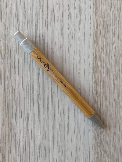 Pen bamboe wit/grijs met bassleutel
