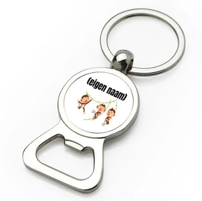 Akyol - slingerende aapjes met eigen naam flesopener - Aap - apen liefhebbers - iemand die houdt van apen - verjaardag - cadeau - kado - geschenk - 9 bij 3 cm