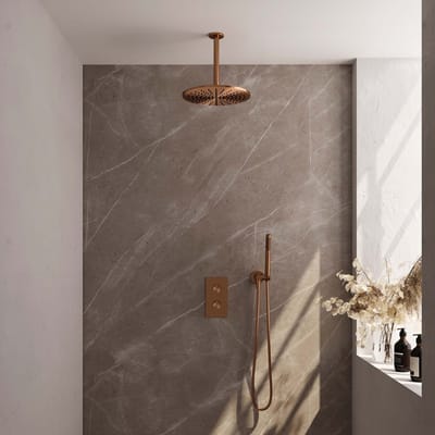Brauer Copper Carving thermostatische inbouw regendouche 3-weg omstelling SET 30 met 30 cm douchekop en plafondarm en staaf handdouche en doucheslang en wandaansluitbocht koper geborsteld PVD