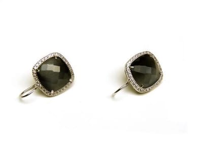 model Marina oorringen in zilver gezet met grijze steen en cubic zirconia