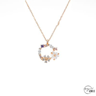 OZ Jewels Roségoud Gekleurde Zilveren Ketting- Armband- en Oorbellen set met Bloemendesign - Accessoires - Liefdessieraden - Liefdesketting -Love Ketting - Love Oorbellen - Damesketting - Dames Oorbellen - Valentijnsdag - Cadeau