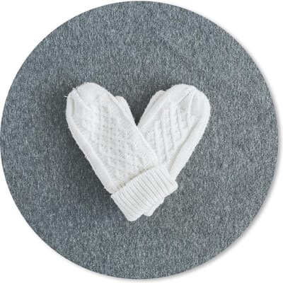 Muismat rond 20x20 cm - Mousepad Winter - Handschoenen - Hart - Ronde muismatten - Kerst - Cadeau - Kerstcadeau voor mannen en voor vrouwen