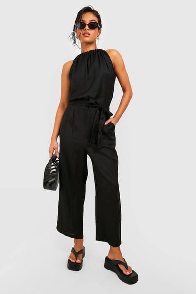 boohoo Dames Petite Jumpsuit met Ceintuur, Halternek en Culotte in Linnenlook | Zwart | Maat: 40