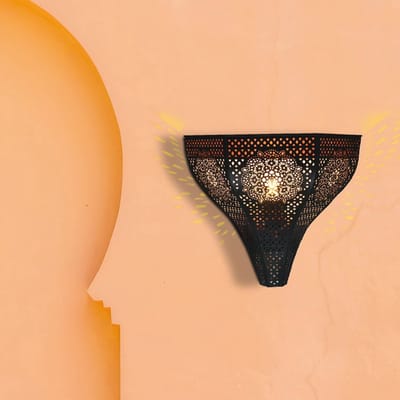 Oosterse wandlamp in antiek goud met filigrane metalige perforaties 27cm