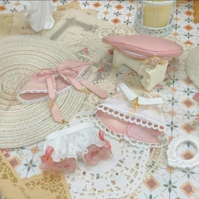 Joli set de 4 pièces 10CM Vêtements de Poupée Jolie Tenue Chapeau DIY Cape Accessoires Délicats pour Poupée Jouets pour Enfants rose