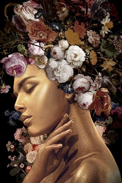 Glasschilderij - vrouw goud met bloemen - 80x120cm