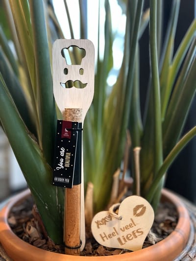 Creaties van Hier - Spatels - Kruidenbuisje - Tekst Veel liefs met houten hartje - Hout