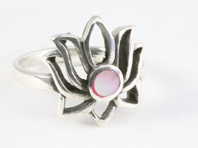Opengewerkte zilveren lotus bloem ring met roze parelmoer - maat 16