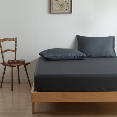 Bamboe hoeslaken Space Blue donkerblauw 90x220 cm – Standaard matras, zacht, ademend & hypoallergeen | Boomba Bamboo®
