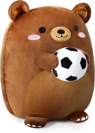 Knuffeldier beer met voetbal - zachte pluche knuffel van 35 cm - schattig kussen en werpkussen voor kinderen - leuk kindercadeau