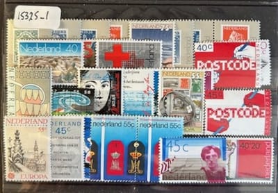 Luxe postzegel pakket (A6 formaat) : collectie van 39 verschillende postzegels van dieren – kan als ansichtkaart in een A5 envelop - authentiek cadeau - kado - geschenk - kaart - kinderen - school - kinderpostzegel