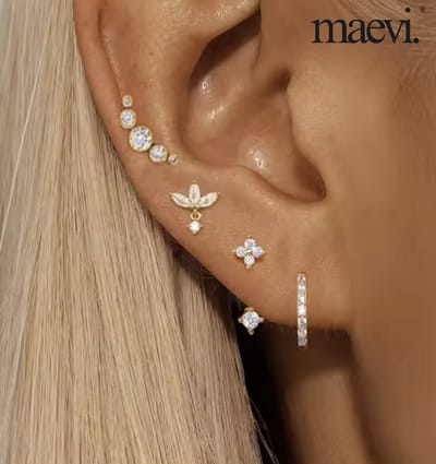 Oorbellen Set 4 Stuks - Kleur: Goud - 18K Verguld - Hoge Kwaliteit - Oorbellen Set - Meerdere Oorbelgaatjes - Oorbellen / Earrings - Oor Versiering - Luxe Set - Gouden Oorbellen - Meerdere Gaatjes - Cadeau - 18 Karaat - Oorhangers