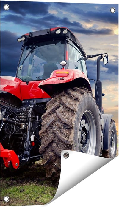 Gards Tuinposter Rode Tractor bij Zonsondergang - Trekker - 40x60 cm - Tuindoek - Tuindecoratie - Wanddecoratie buiten - Tuinschilderij