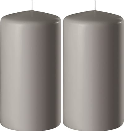 Enlightening Candles Cilinderkaars/stompkaars - 2x - zand/grijs - D6 x H15 cm - 58 branduren - Dikke kaarsen - Voor kandelaar of plateau