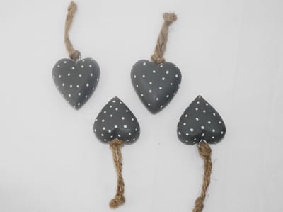 Houten hartje met touwtje-Sleutel hanger- Hartje tafeldecoraie - **4 stuks **