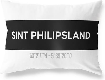 Tuinkussen SINT PHILIPSLAND - ZEELAND met coördinaten - Buitenkussen - Bootkussen - Weerbestendig - Jouw Plaats - Studio216 - Modern - Zwart-Wit - 50x30cm