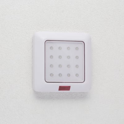 Wandlamp op Batterijen - Met Afstandsbediening - 16x LED - Compact Formaat - Wit - Inclusief Bevestigingsschroef - Bereik tot 10m - Voor Sfeerverlichting, Nachtlamp & Decoratief Gebruik [20287]
