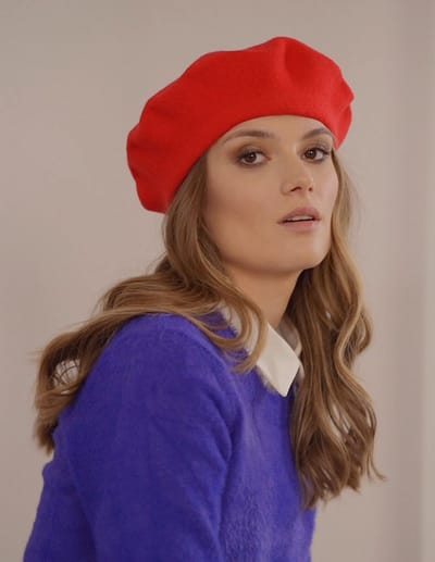 Vivisence Dames Beret - Wol Met Antennetje Vormvast En Zacht - Warm En Comfortabel Op Koude Dagen En Antistatisch Zodat Het Haar Niet Pluist - Voor Dagelijks Draagcomfort En Stijlvolle Uitstraling - Rood