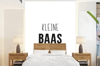 Behang kids - Kinderkamer decoratie - Spreuken - Kleine baas - Zwart - Wit - Quotes - Kinderen - Jongens - 165x220 cm - Wanddecoratie Jongenskamer