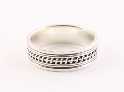 Zilveren ring met meandergravering - maat 17