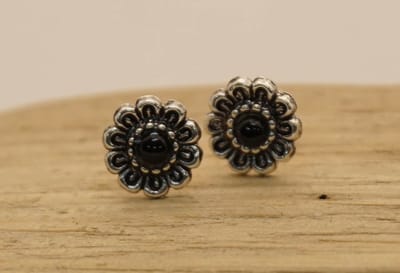 Sterling zilveren oorknoppen bloem met zwart steen - zilveren oorknopjes bloem met zwarte steen - 925 zilver oorknoppen bloemen - leuke bloemen oorbellen