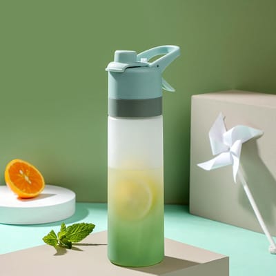 Bouteille d'eau Sport Dégradé 700 ml pour Filles Voyage Utilisation Extérieure Fitness Tasse à Eau Spacieuse Bouteille Pulvérisatrice Sans BPA Ustensiles pour Boire 700ML