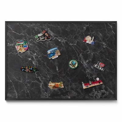 Tulup Magneetbord met Zwarte Frame - Zwart Magneetbord in Stijlvolle Kleuren - 100 cm x 70 cm - Elegant zwart marmer - Magnetisch Wandbord - Magnetisch Bord Kindvriendelijk - Memobord Magnetisch