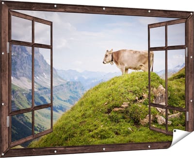 Gards Tuinposter Doorkijk Koe in de Bergen - 180x120 cm - Tuindoek - Tuindecoratie - Wanddecoratie buiten - Tuinschilderij
