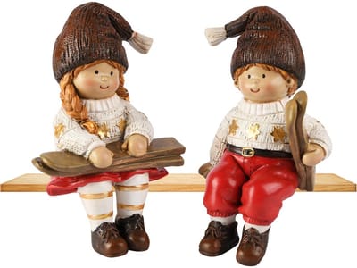 Dekoratief | Winterkindje zittend m/ski's, rood/wit, resina, 8x6x15cm, set van 2 stuks | A255238