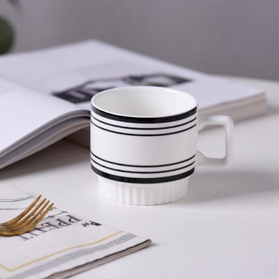 Nordic Eenvoudig Zwart en Wit Hepburn Stijl Keramische Gestapelde Mok Mok Creatieve Kantoor Waterbeker Couple Mok Design Sense 301-400ml