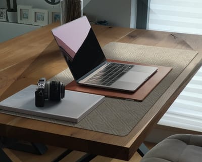 Coloray Bureau Onderlegger - Patroon op zandsteen Bureau Pad - 100 cm x 50 cm - Grijs Bureau Onderlegger - Bureau Mat - Bureaumat - Onderlegger Bureau - Bureau Onderlegger Groot