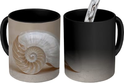 Magische Mok - Foto op Warmte Mokken - Koffiemok - Schelp - Spiraal - Beige - Magic Mok - Beker - 350 ML - Theemok