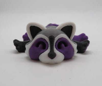 Veras Arts & Dice | Wasbeer Figuur Asexual Kleuren - Raccoon - Trash Panda - Speelgoed - Verzamelobject - Zwart Wit Grijs Paars