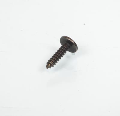Une vis de carrosserie carénage plastique Ø4mm x L14mm pour scooter moto