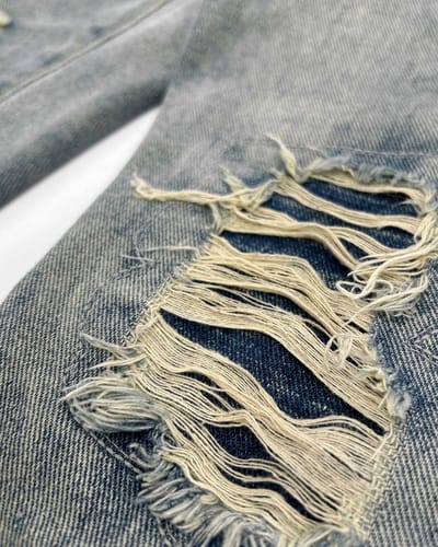 DISTRESSED DENIM