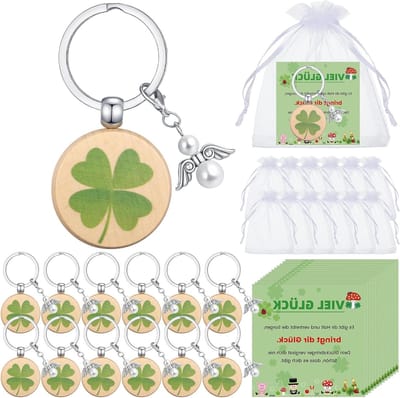 Set van 12 geluksartikelen met geluksamulet, sleutelhangers, engelensleutelhangers, wenskaarten en organza zakjes met trekkoord