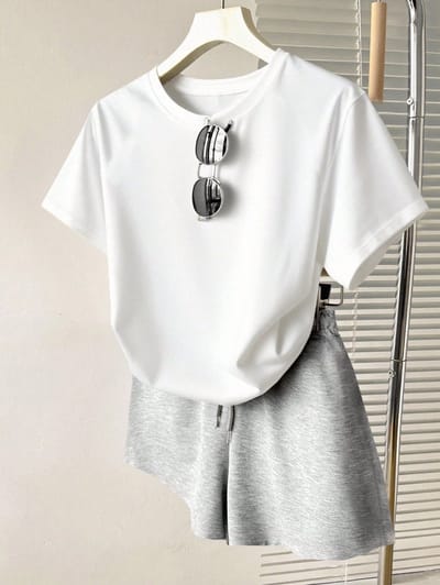 Stijlvolle en Comfortabele Dames Korte Mouw Wit T-shirt met Zachte Grijze Katoenen Shorts Set - 4XL-5XL