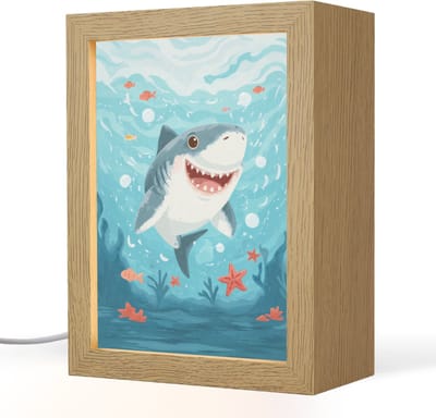 Nachtlampje 15x20 cm - Kinder lampje - Haai - Vissen - Blauw - Onderwater - Tafellamp kinderkamer - Slaapkamer lamp - Bedlamp kinderen - Kinderlampje stopcontact - Wandlamp babykamer - Nachtlampjes